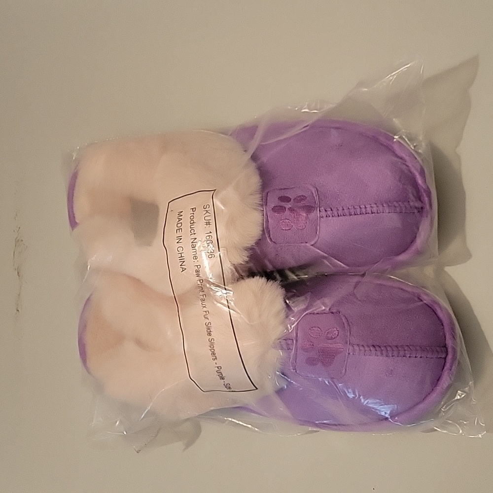 NWT women's plush scuff slippers size 8